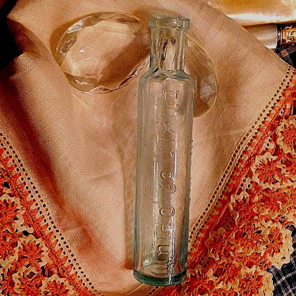1840's Elixir of opium vintage antique bottle Dr McMunn's